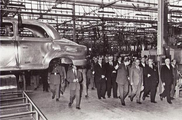 Franco inaugura oficalmente la fábrica de Seat Martorell